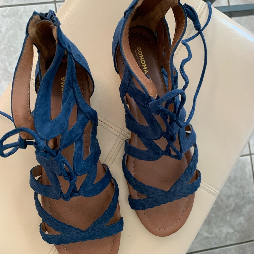 Blue sandle